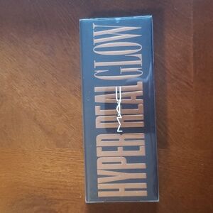 MAC Hyper Real Glow Face Pallet